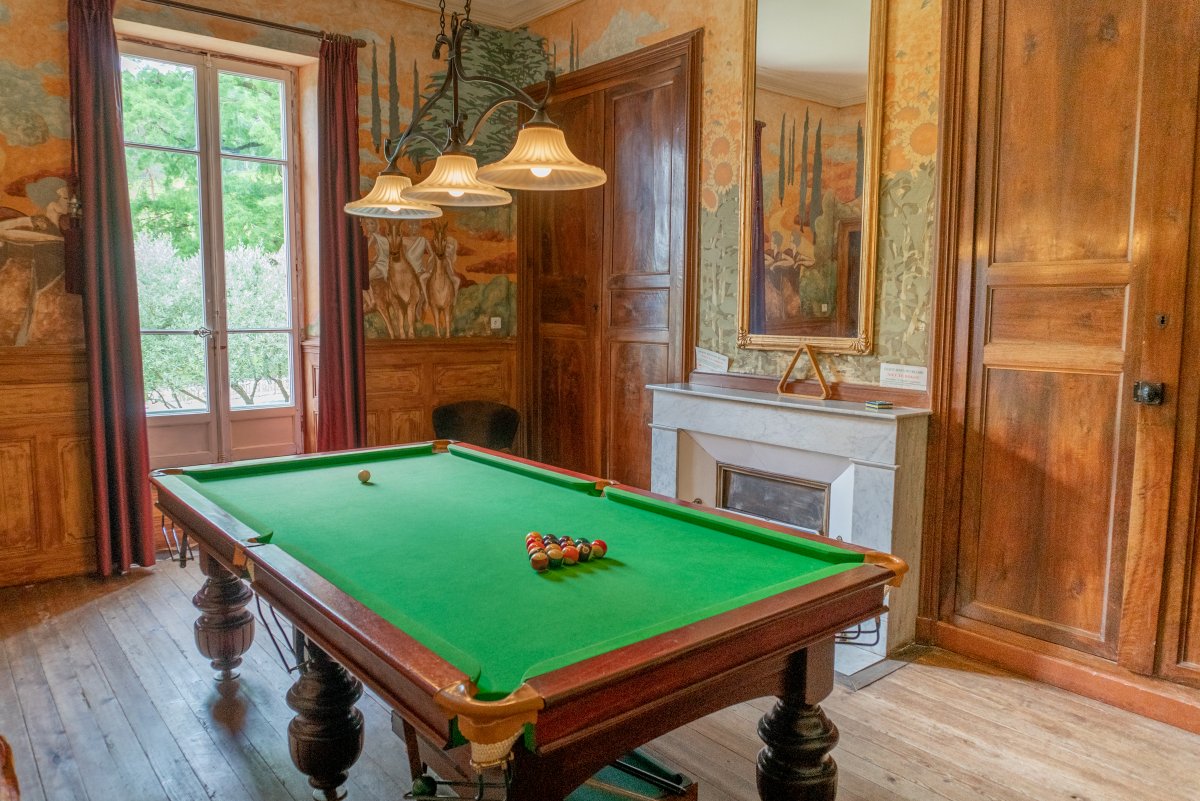 Private Billiard